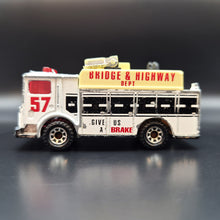 Load image into Gallery viewer, Matchbox 1996 Mack Auxiliary Power Truck White #50 1-75 Series