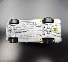 Load image into Gallery viewer, Matchbox 2008 Taxi Cab Yellow MBX City Links Taxi Workday