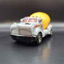 Load image into Gallery viewer, Matchbox 2004 Mixopotamus Grey #8 Hero City Animal Construction 3/5