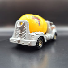 Load image into Gallery viewer, Matchbox 2004 Mixopotamus Grey #8 Hero City Animal Construction 3/5