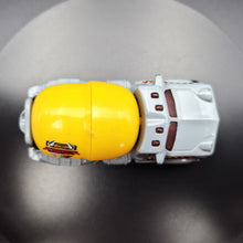 Load image into Gallery viewer, Matchbox 2004 Mixopotamus Grey #8 Hero City Animal Construction 3/5