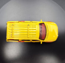 Load image into Gallery viewer, Matchbox 1999 Ford Expedition Yellow #62 Ranger Patrol 2/5