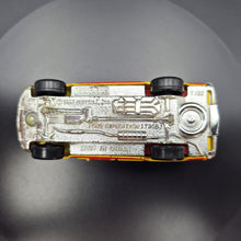 Load image into Gallery viewer, Matchbox 1999 Ford Expedition Yellow #62 Ranger Patrol 2/5