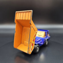 Load image into Gallery viewer, Matchbox 1976 Atlas Dump Truck Blue/Orange #23 Superfast