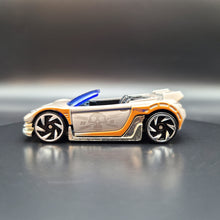 Load image into Gallery viewer, Hot Wheels 2019 Trak Tune Brown (Cold)/Silver (Warm) Color Shifters