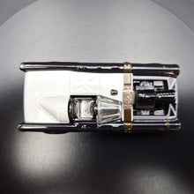 Load image into Gallery viewer, Hot Wheels 2016 Han Solo (The Force Awakens) Brown Star Wars Character Cars #20