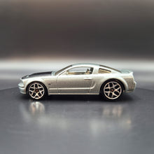 Load image into Gallery viewer, Hot Wheels 2006 2005 Ford Mustang GT Grey #184 Mainline