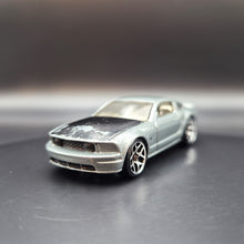 Load image into Gallery viewer, Hot Wheels 2006 2005 Ford Mustang GT Grey #184 Mainline