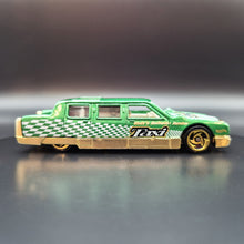 Load image into Gallery viewer, Hot Wheels 2001 Limozeen Green #54 Turbo Taxi 2/4