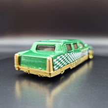 Load image into Gallery viewer, Hot Wheels 2001 Limozeen Green #54 Turbo Taxi 2/4