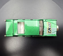 Load image into Gallery viewer, Hot Wheels 2001 Limozeen Green #54 Turbo Taxi 2/4