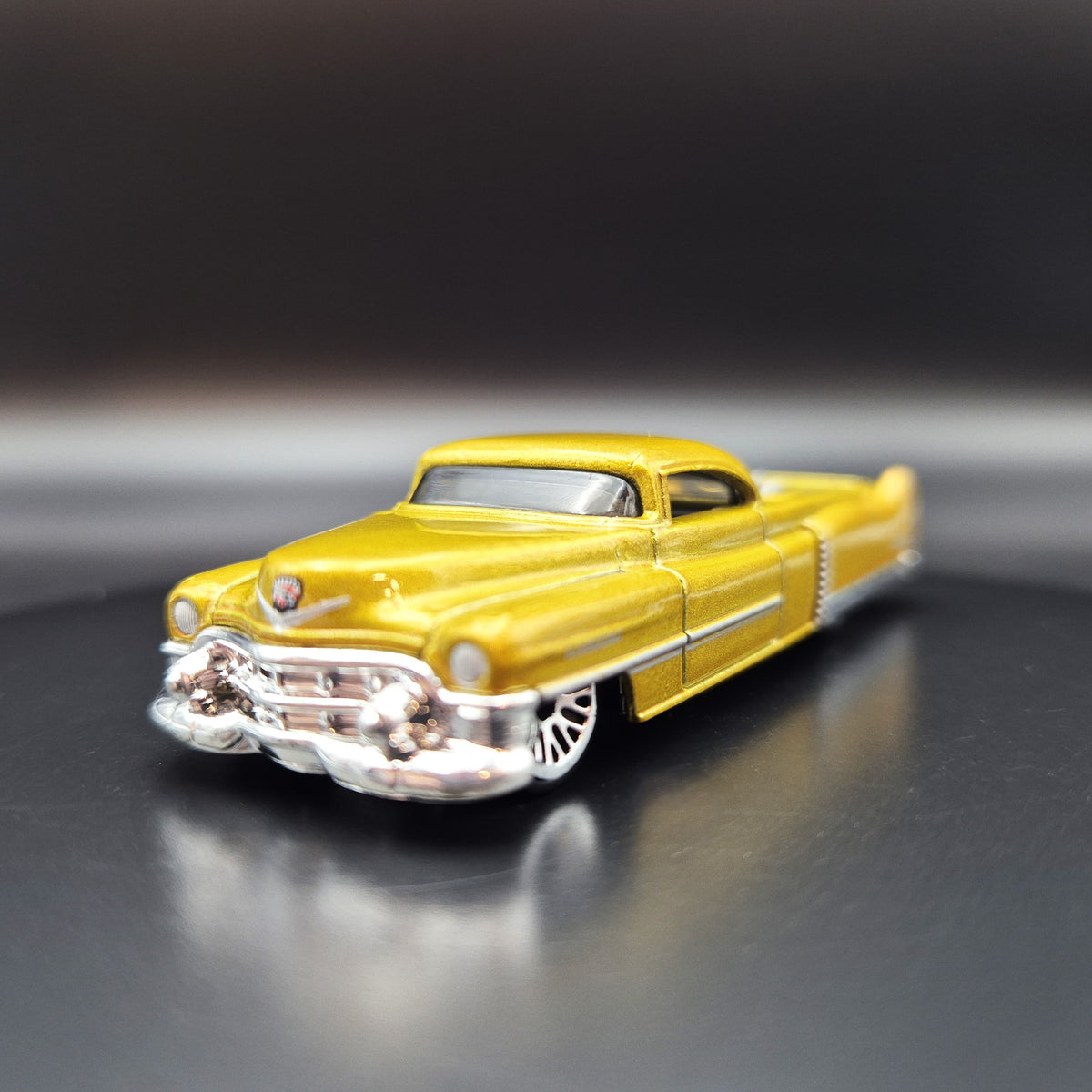 Hot Wheels 2009 Custom '53 Cadillac Gold #15 2009 New Models 15/42