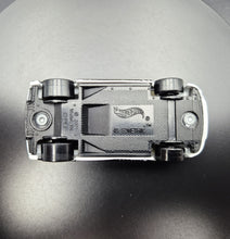 Load image into Gallery viewer, Hot Wheels 2005 40 Somethin Black & White Car Crusher Playset Car