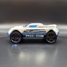 Load image into Gallery viewer, Hot Wheels 2015 RD-08 Chrome #158 HW Race - Super Chromes 3/10