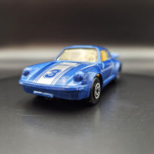 Load image into Gallery viewer, Maisto 1989 Porsche 911 Turbo Blue 1:64 Diecast Car