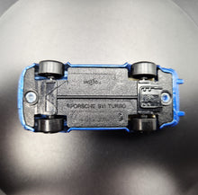 Load image into Gallery viewer, Maisto 1989 Porsche 911 Turbo Blue 1:64 Diecast Car