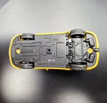 Load image into Gallery viewer, Welly 2015 Porsche Cayman S Yellow #52224 1:60