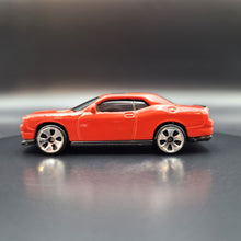 Load image into Gallery viewer, Maisto 2008 Dodge Challenger SRT8 Red 2009 Fresh Metal