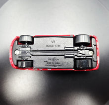 Load image into Gallery viewer, Maisto 2012 V7 Red Fresh Metal 1:64