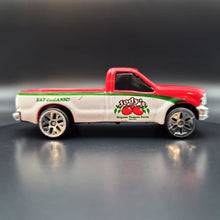 Load image into Gallery viewer, Maisto 2016 Ford F-350 Super Duty Pickup Red/White 1:64