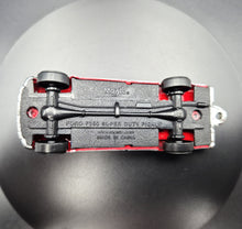 Load image into Gallery viewer, Maisto 2016 Ford F-350 Super Duty Pickup Red/White 1:64