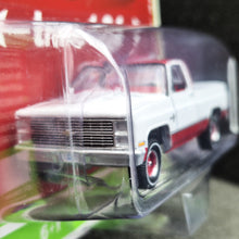 Load image into Gallery viewer, Auto World 2021 1983 Chevy Silverado 10 Fleetside Premium Series Release 3 B Version