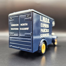 Load image into Gallery viewer, Lledo Days Gone 1934 Dennis Parcels Van L.N.E.R Express Van