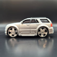 Load image into Gallery viewer, Hot Wheels 2004 Lincoln Navigator Silver Hot Tunerz 1:55 - Rare