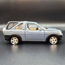 Load image into Gallery viewer, Bburago 2004 Land Rover Freelander Light Blue 1:24 Die Cast