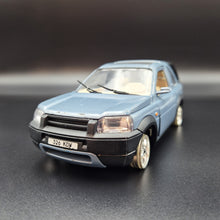 Load image into Gallery viewer, Bburago 2004 Land Rover Freelander Light Blue 1:24 Die Cast