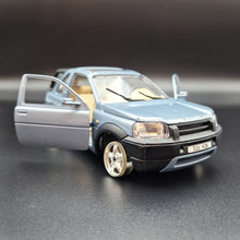 Load image into Gallery viewer, Bburago 2004 Land Rover Freelander Light Blue 1:24 Die Cast