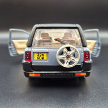 Load image into Gallery viewer, Bburago 2004 Land Rover Freelander Light Blue 1:24 Die Cast