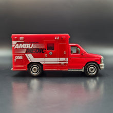 Load image into Gallery viewer, Matchbox 2009 Ford E-350 Ambulance Red #55 Emergency Response 2/8