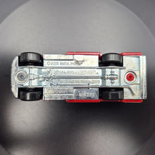 Load image into Gallery viewer, Matchbox 2009 Ford E-350 Ambulance Red #55 Emergency Response 2/8