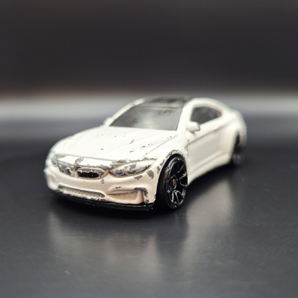 Hot Wheels BMW M4 ホワイト Hot Wheels BMW M4 Review 1:64 - YouTube