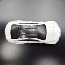 Load image into Gallery viewer, Hot Wheels 2016 BMW M4 White #189 BMW Series 4/5