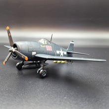 Load image into Gallery viewer, 1942 U.S Navy Grumman F6F-5 Hellcat Fighter 1:72 Die Cast Plane