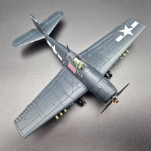 Load image into Gallery viewer, 1942 U.S Navy Grumman F6F-5 Hellcat Fighter 1:72 Die Cast Plane
