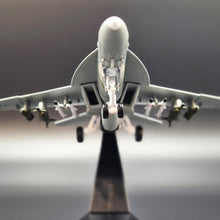 Load image into Gallery viewer, 2005 Boeing FA-18F Super Hornet US Navy Die Cast Plane 1:100