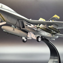 Load image into Gallery viewer, 2005 Boeing FA-18F Super Hornet US Navy Die Cast Plane 1:100