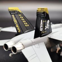 Load image into Gallery viewer, 2005 Boeing FA-18F Super Hornet US Navy Die Cast Plane 1:100