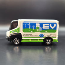 Load image into Gallery viewer, Matchbox 2022 '09 International eStar White/Green MBX Electric Drivers 5 Pack