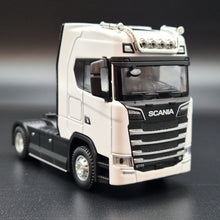 Load image into Gallery viewer, Explorafind 2023 Scania S730 V8 S-Sleeper Highline Truck White 1:50 Die Cast Truck