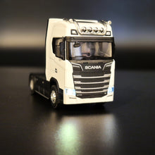 Load image into Gallery viewer, Explorafind 2023 Scania S730 V8 S-Sleeper Highline Truck White 1:50 Die Cast Truck
