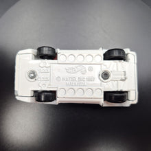 Load image into Gallery viewer, Hot Wheels 1989 Lamborghini Countach White #60 Hot Wheels Mainline