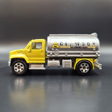Load image into Gallery viewer, Matchbox 2009 Utility Truck Yellow Service Centre 5 Pack Exclusive