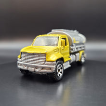 Load image into Gallery viewer, Matchbox 2009 Utility Truck Yellow Service Centre 5 Pack Exclusive