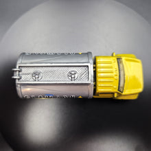 Load image into Gallery viewer, Matchbox 2009 Utility Truck Yellow Service Centre 5 Pack Exclusive