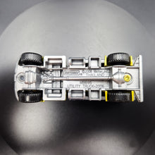 Load image into Gallery viewer, Matchbox 2009 Utility Truck Yellow Service Centre 5 Pack Exclusive