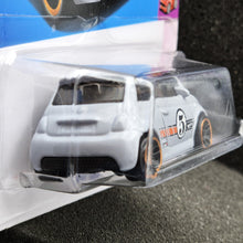 Load image into Gallery viewer, Hot Wheels 2024 Fiat 500e Grey #22 Compact Kings 2/5 New Long Card